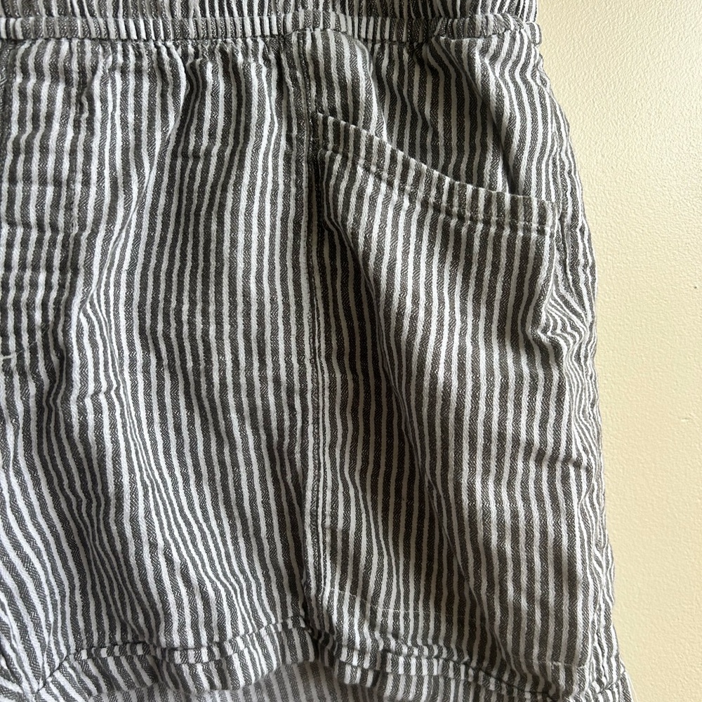 Old Navy Women’s Linen Striped Shorts 2X - Picture 2 of 6